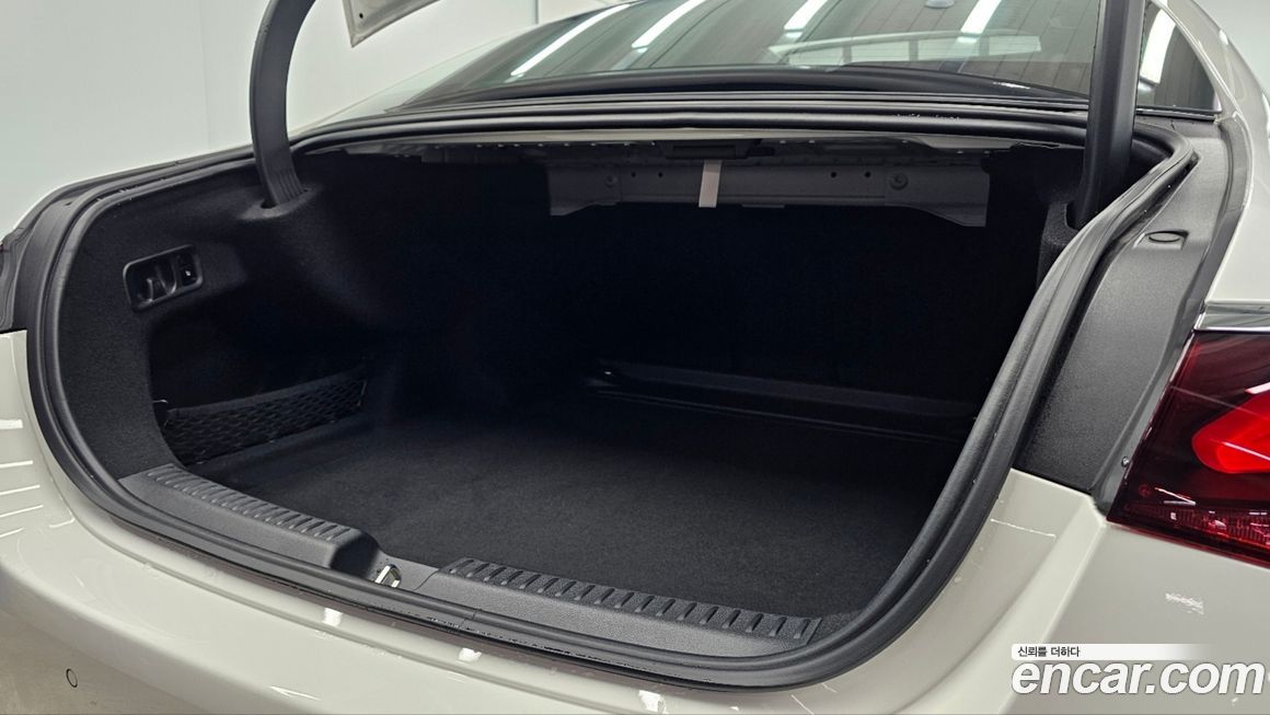 Mercedes-Benz E-Class 2024