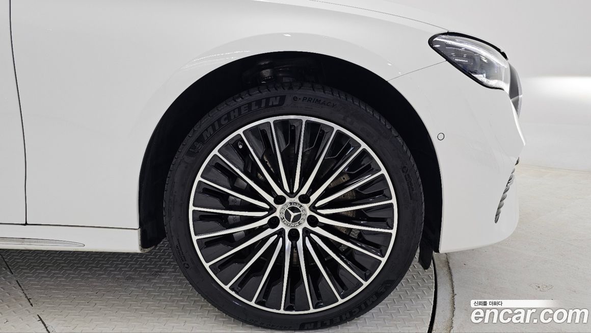 Mercedes-Benz E-Class 2024