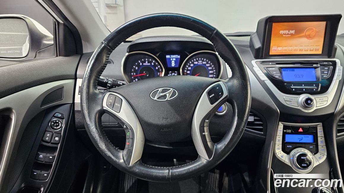 Hyundai AVANTE 2012