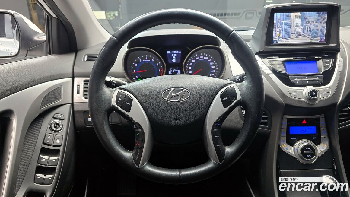 Hyundai AVANTE 2011