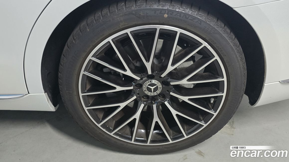 Mercedes-Benz S-Class 2024