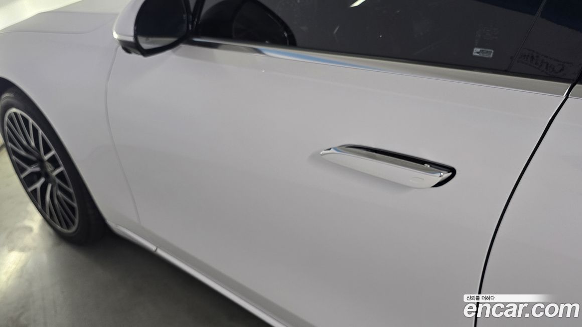 Mercedes-Benz S-Class 2024