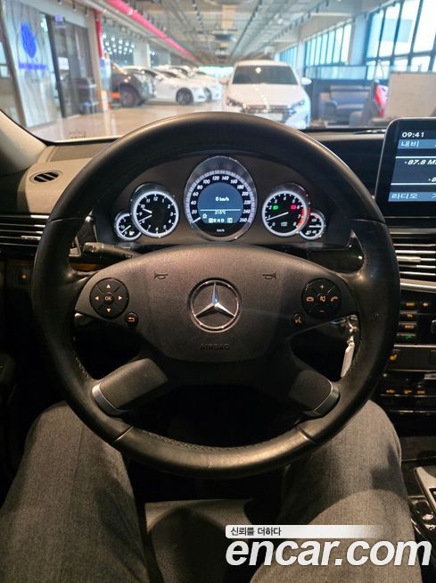 Mercedes-Benz E-Class 2011