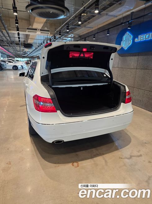 Mercedes-Benz E-Class 2011