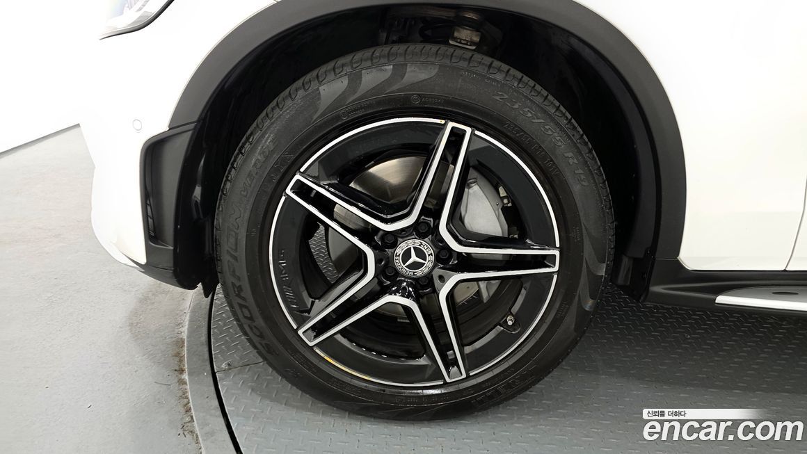 Mercedes-Benz GLC-Class 2023