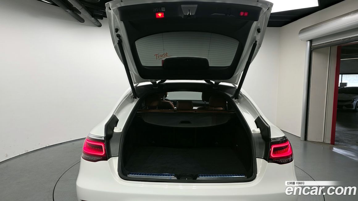 Mercedes-Benz GLC-Class 2023