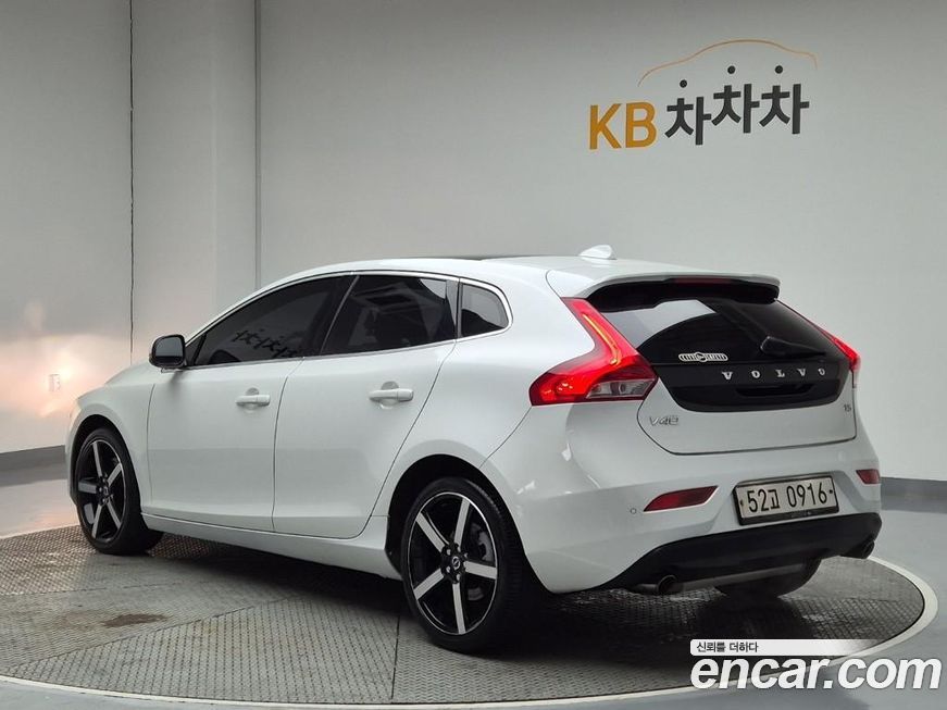 Volvo V40 2016