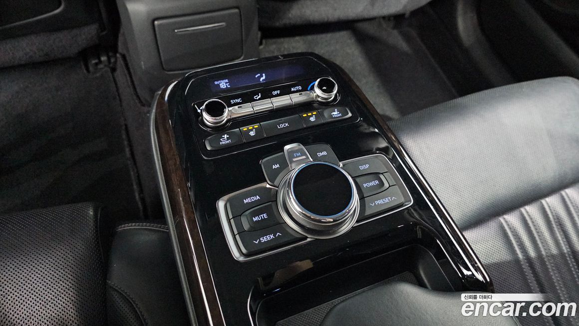 Genesis EQ900 2016