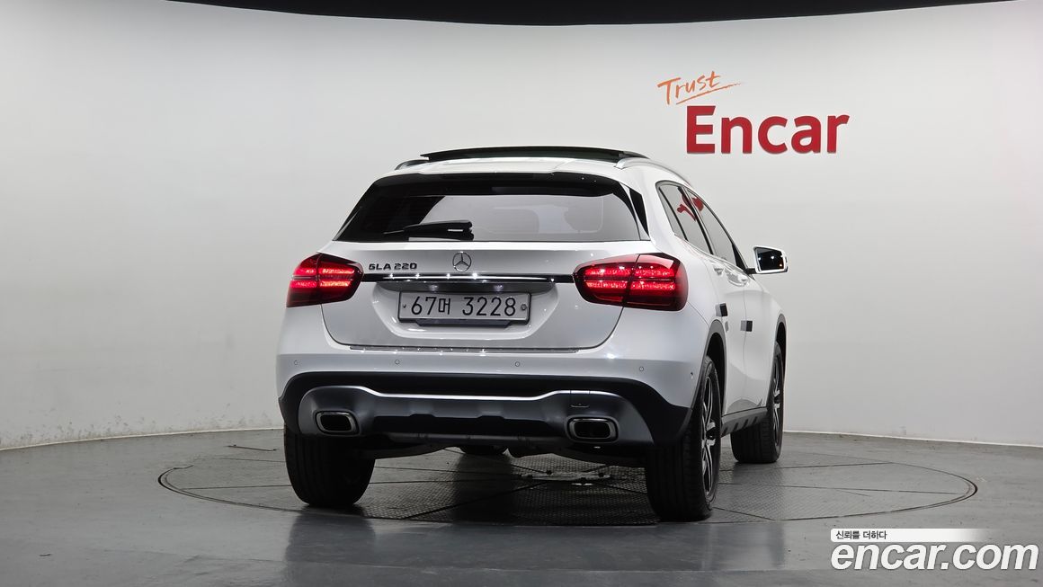 Mercedes-Benz GLA-Class 2019