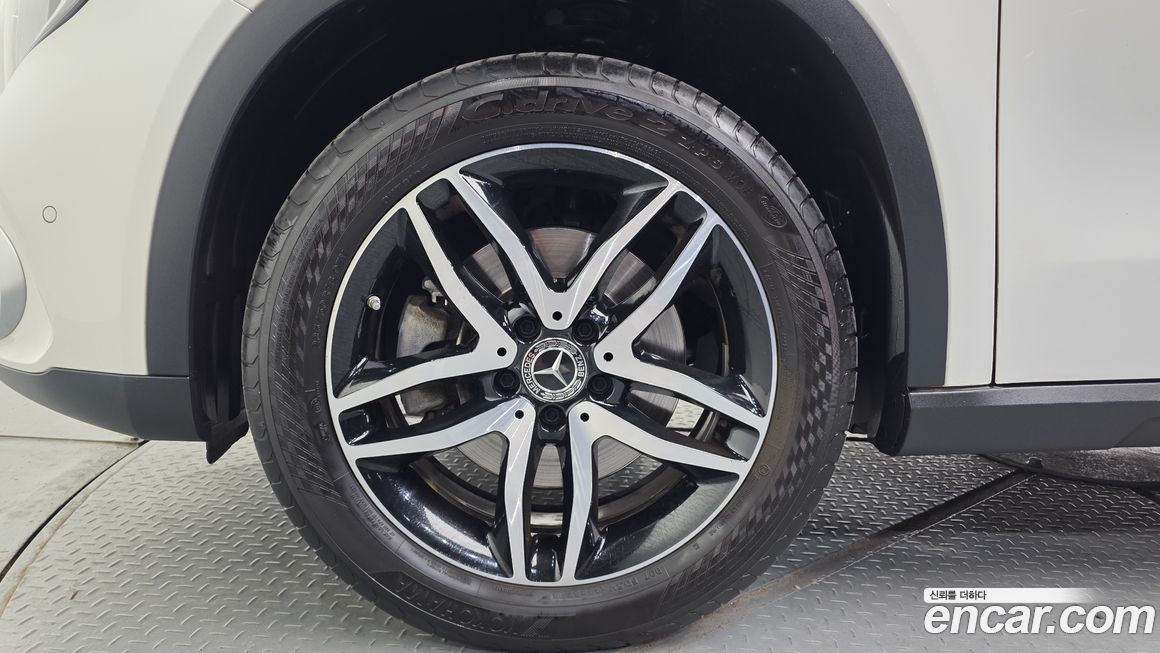 Mercedes-Benz GLA-Class 2019