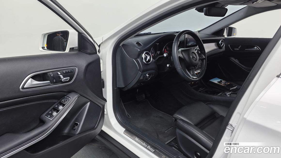 Mercedes-Benz GLA-Class 2019