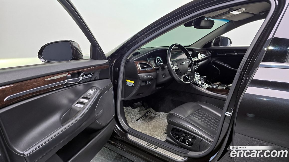 Genesis EQ900 2018