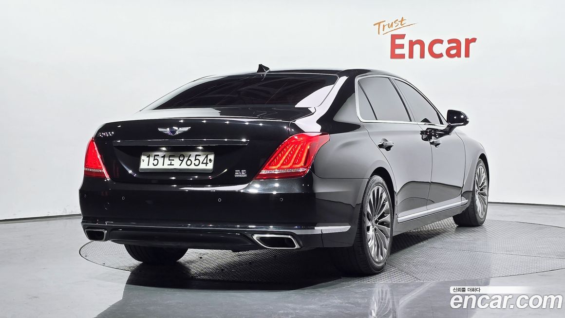 Genesis EQ900 2018