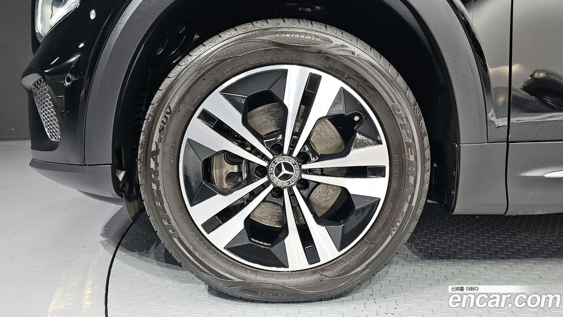 Mercedes-Benz GLB-Class 2021