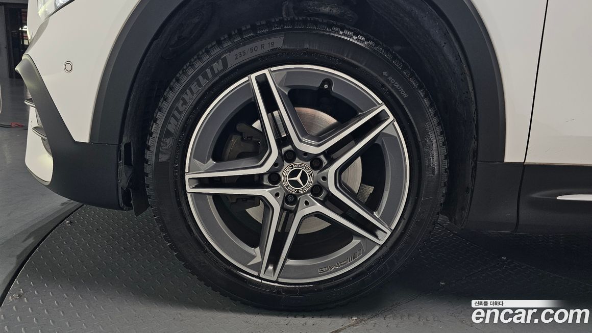 Mercedes-Benz GLB-Class 2021