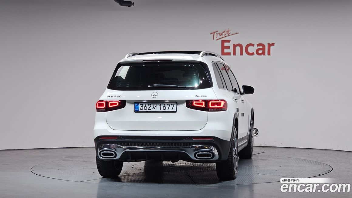 Mercedes-Benz GLB-Class 2021