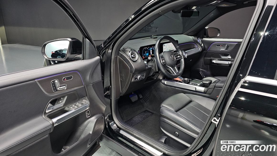 Mercedes-Benz GLB-Class 2021