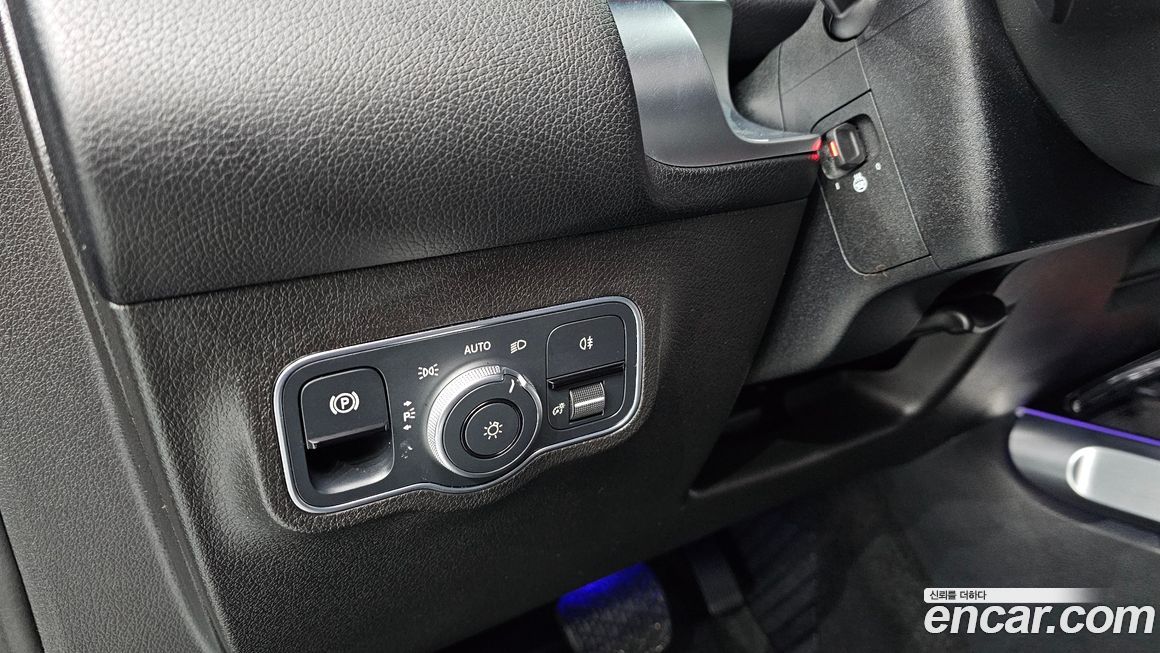 Mercedes-Benz GLB-Class 2021