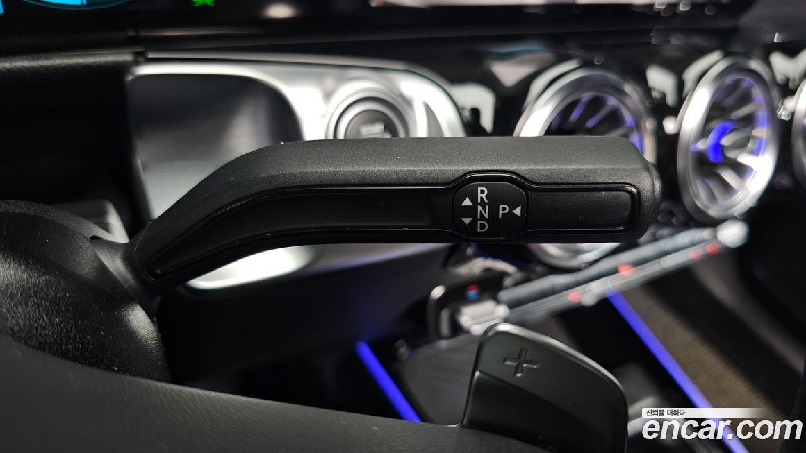 Mercedes-Benz GLB-Class 2021