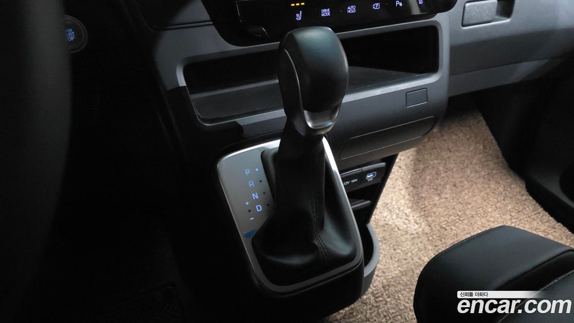 Hyundai Staria 2025