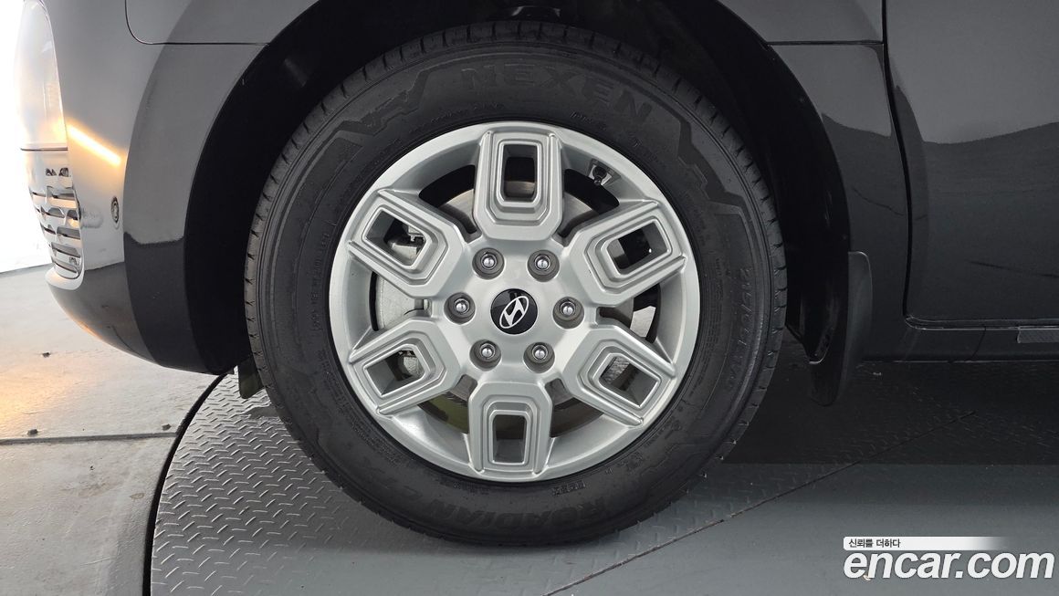 Hyundai Staria 2025