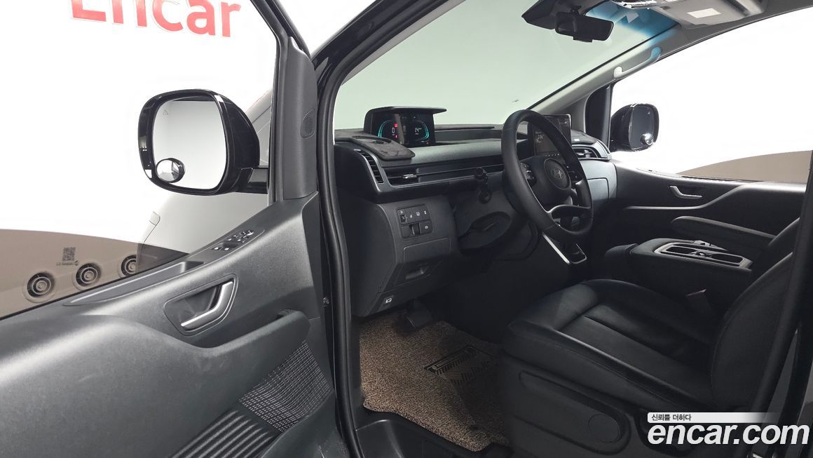 Hyundai Staria 2025