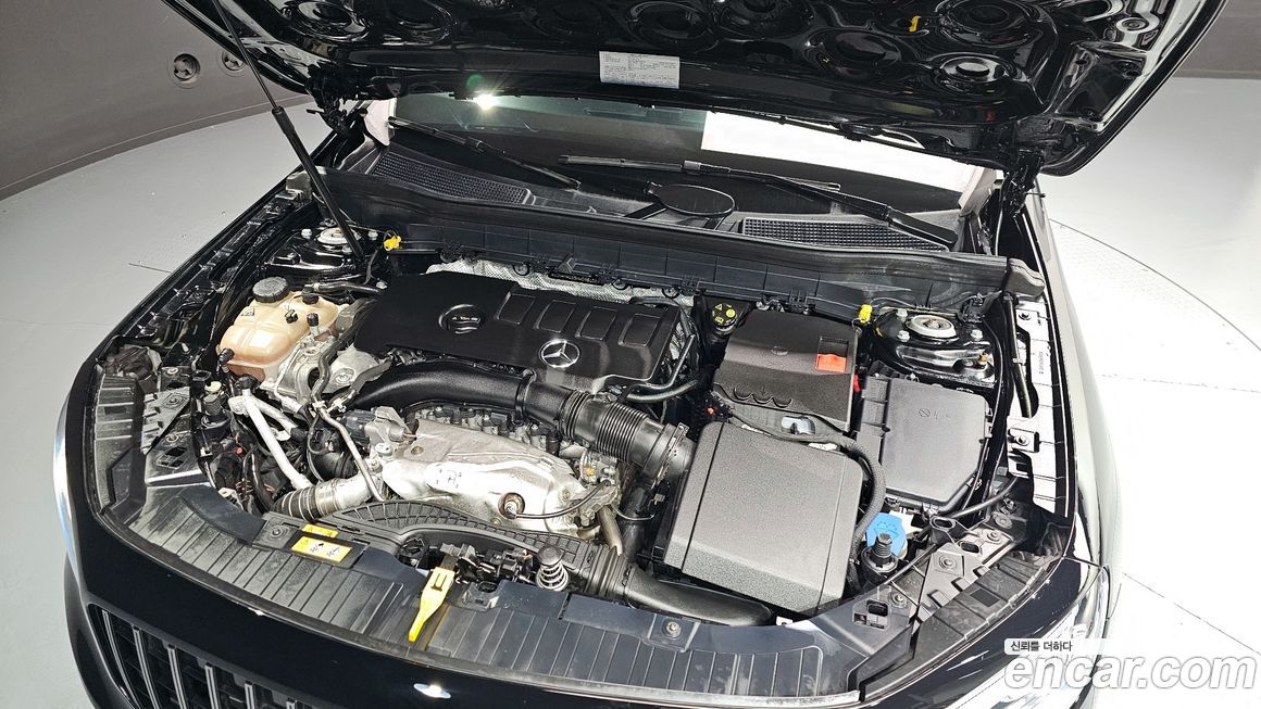 Mercedes-Benz GLB-Class 2021