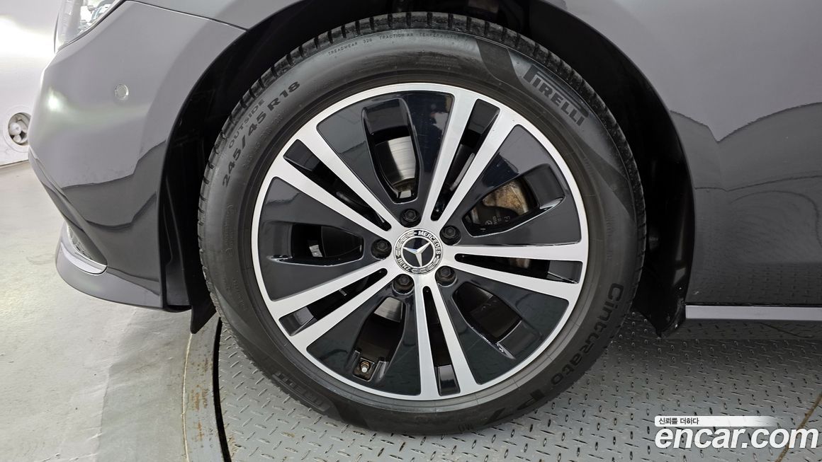 Mercedes-Benz E-Class 2021