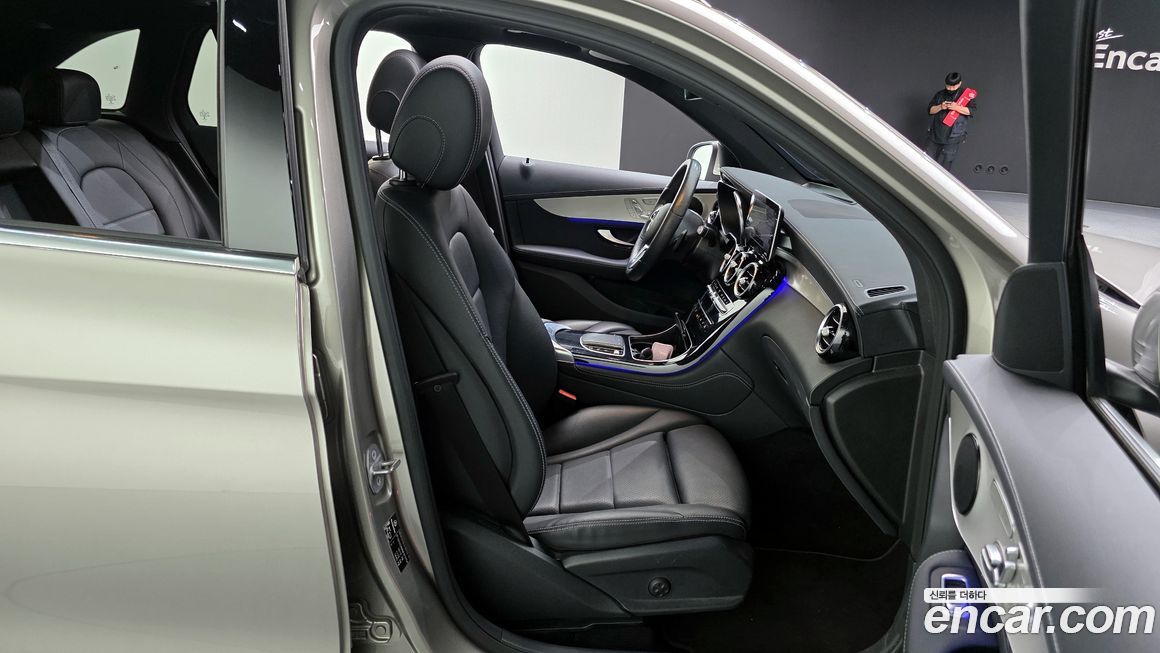 Mercedes-Benz GLC-Class 2021