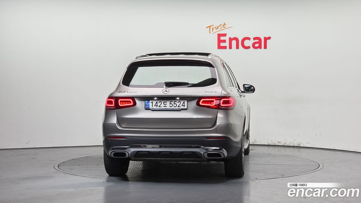 Mercedes-Benz GLC-Class 2021