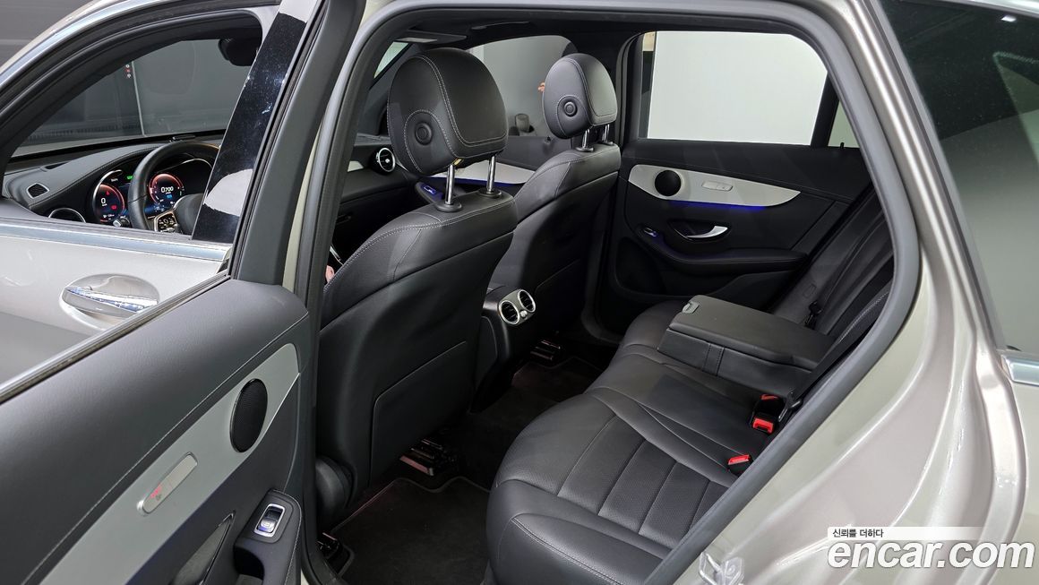 Mercedes-Benz GLC-Class 2021