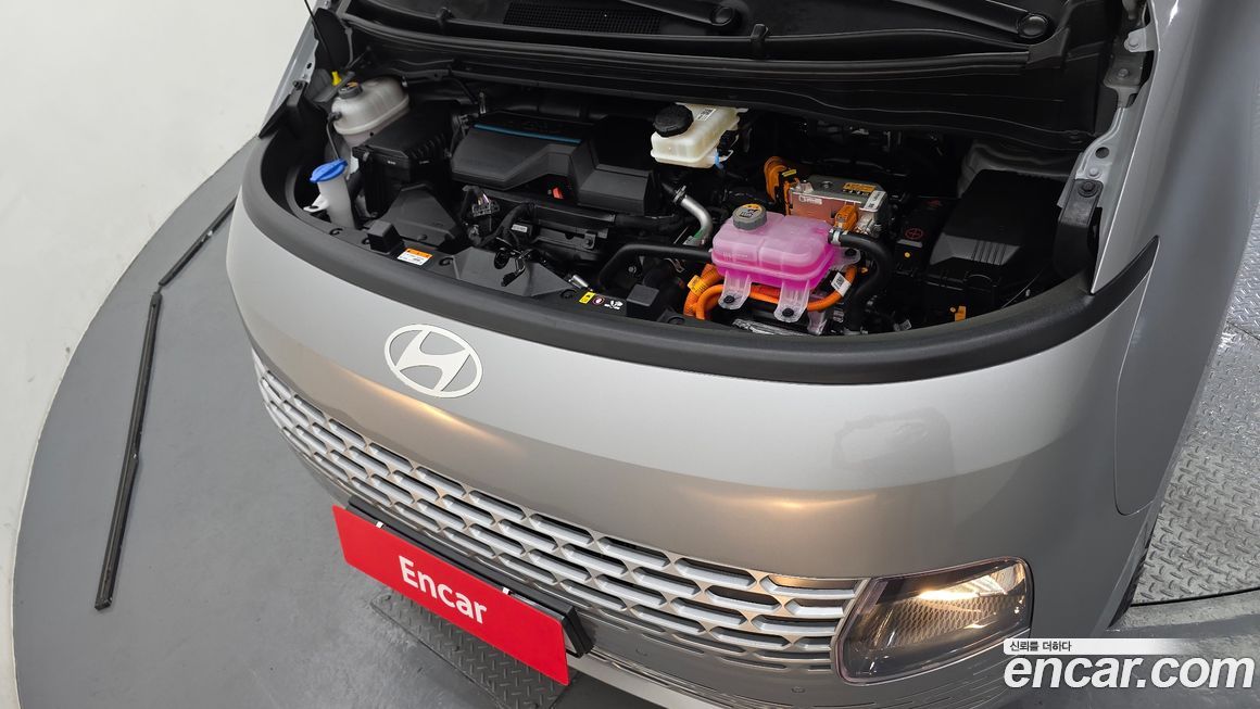 Hyundai Staria 2025