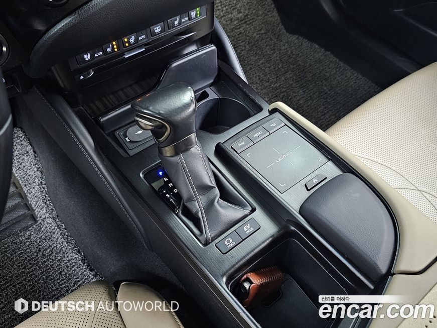Lexus ES 2019