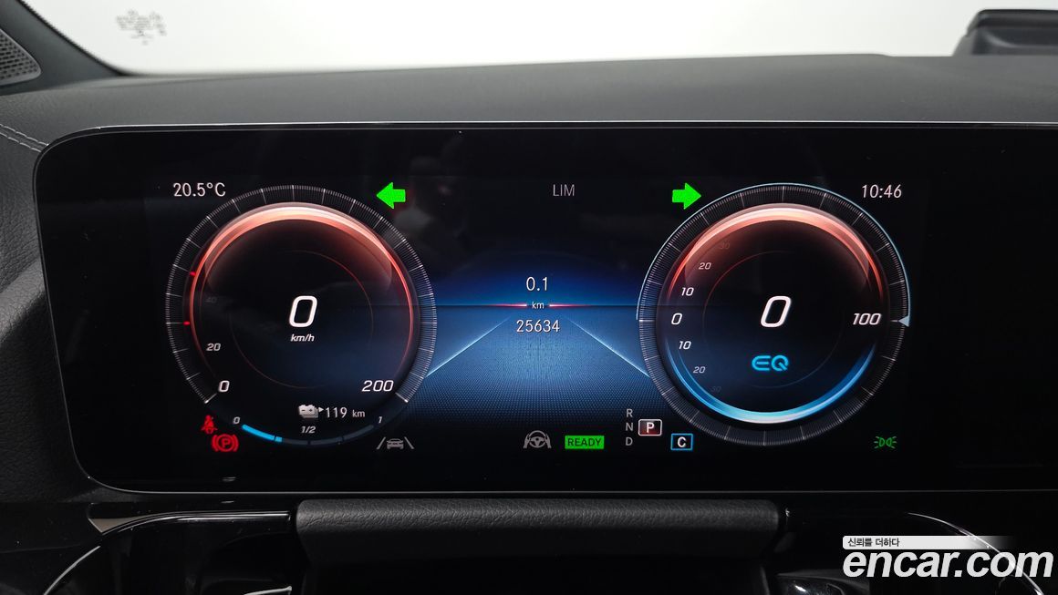 Mercedes-Benz EQA 2021