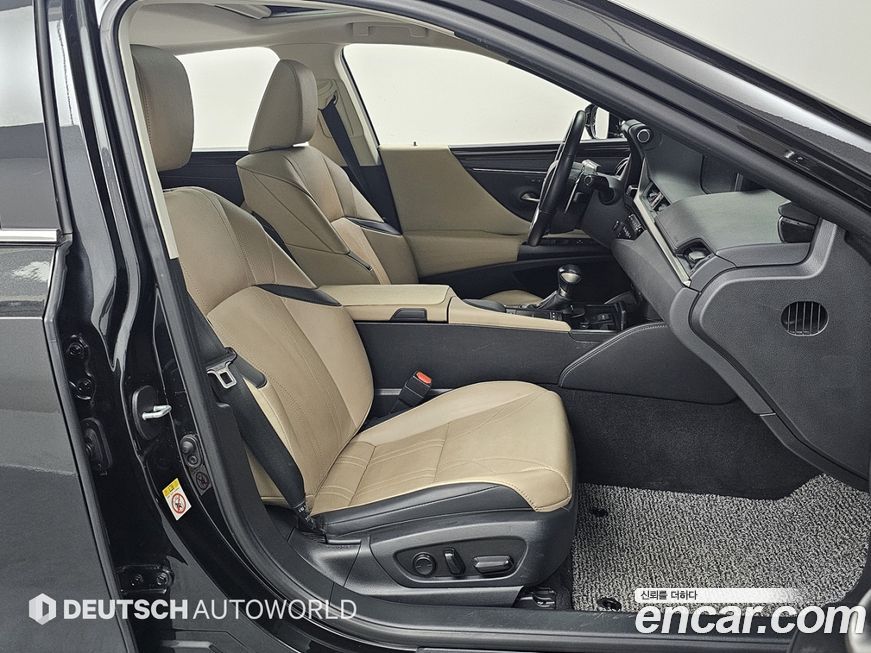 Lexus ES 2019