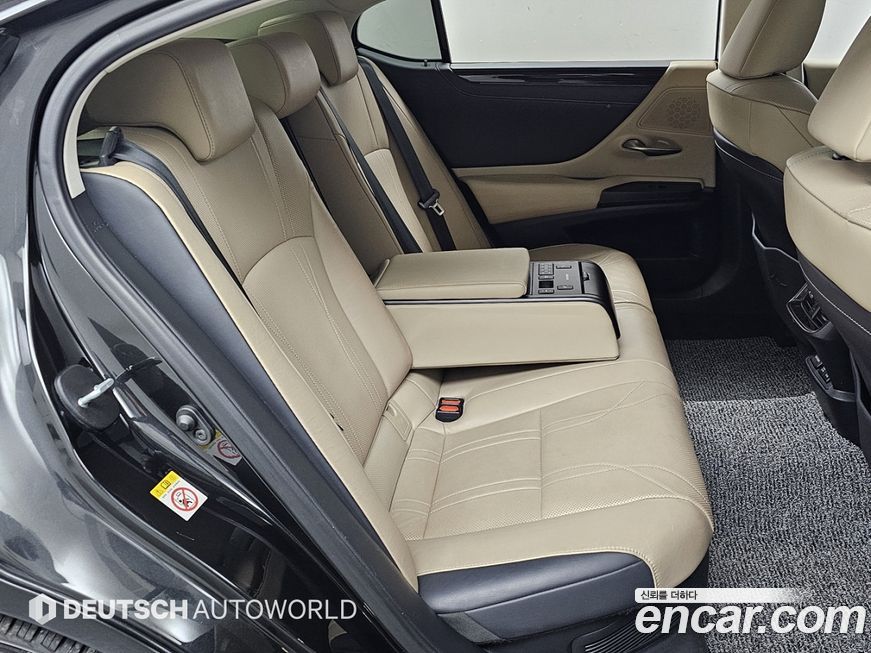 Lexus ES 2019
