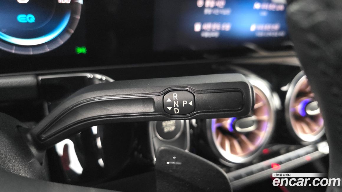 Mercedes-Benz EQA 2021