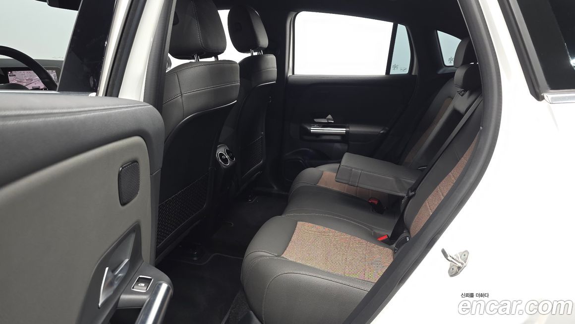 Mercedes-Benz EQA 2021