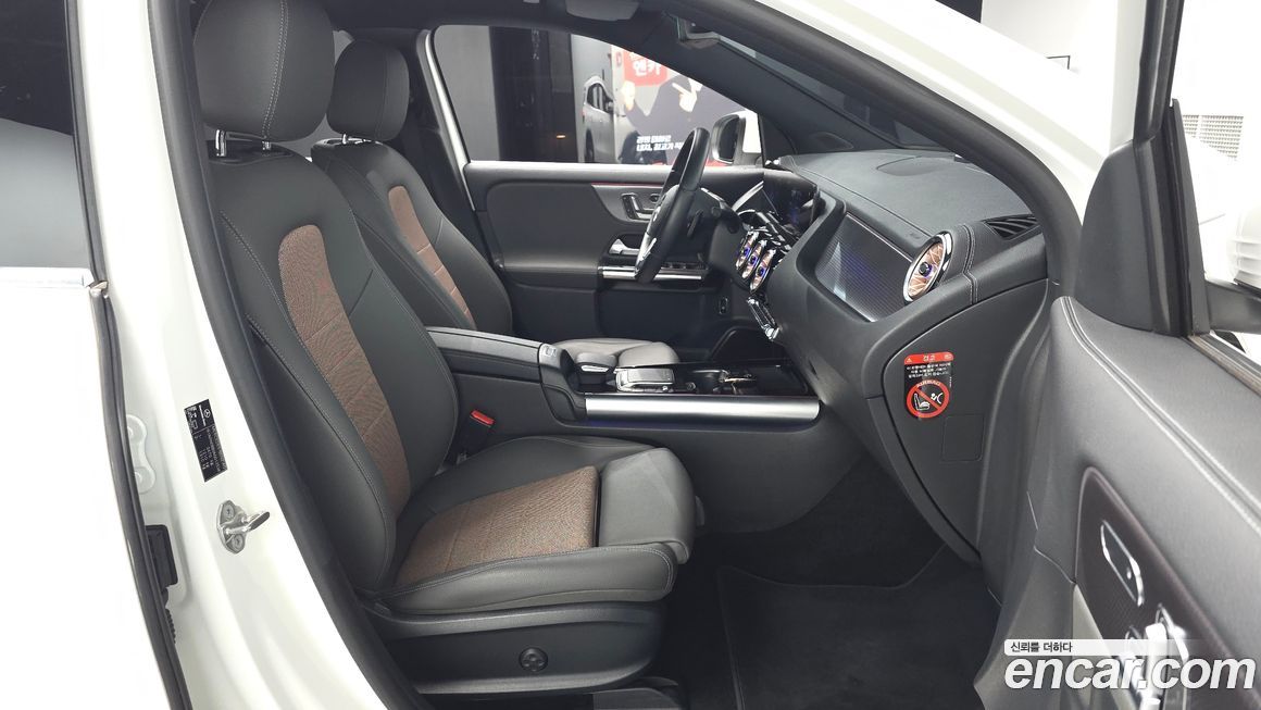 Mercedes-Benz EQA 2021