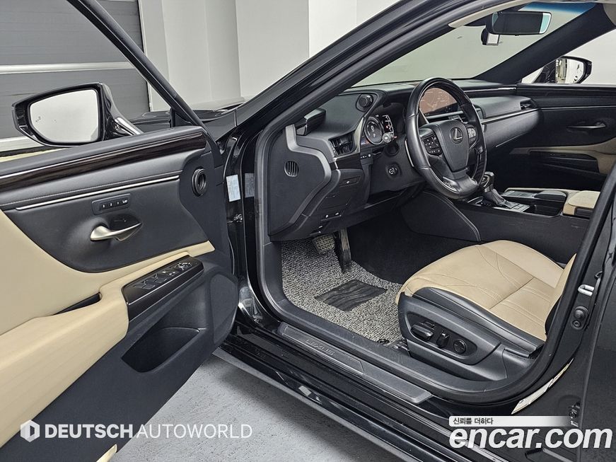 Lexus ES 2019