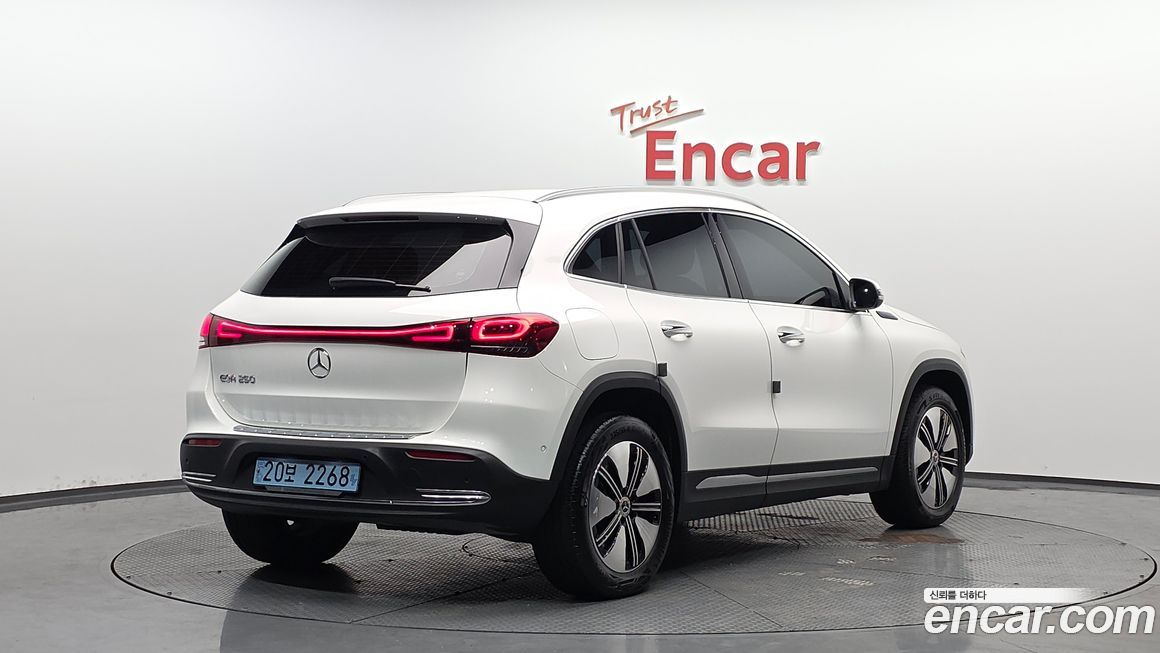 Mercedes-Benz EQA 2021