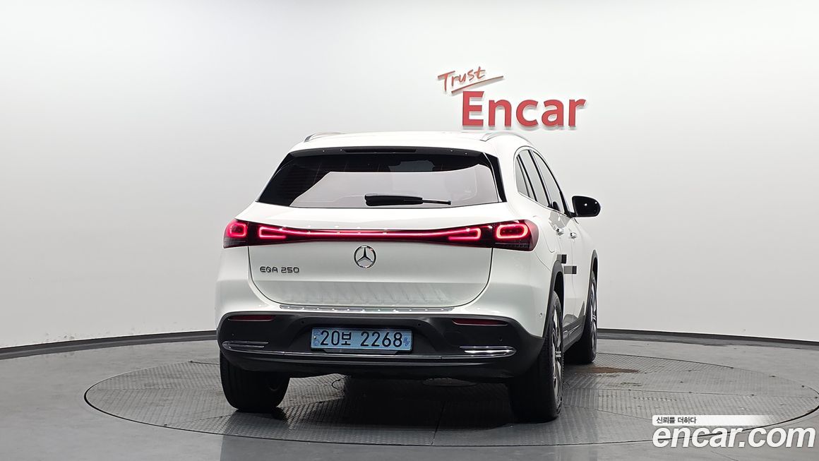 Mercedes-Benz EQA 2021
