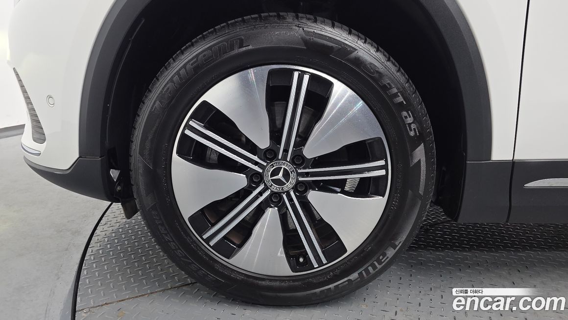 Mercedes-Benz EQA 2021