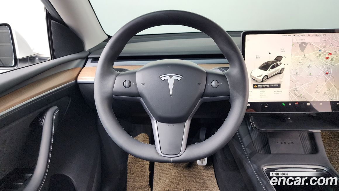 Tesla Model Y 2024