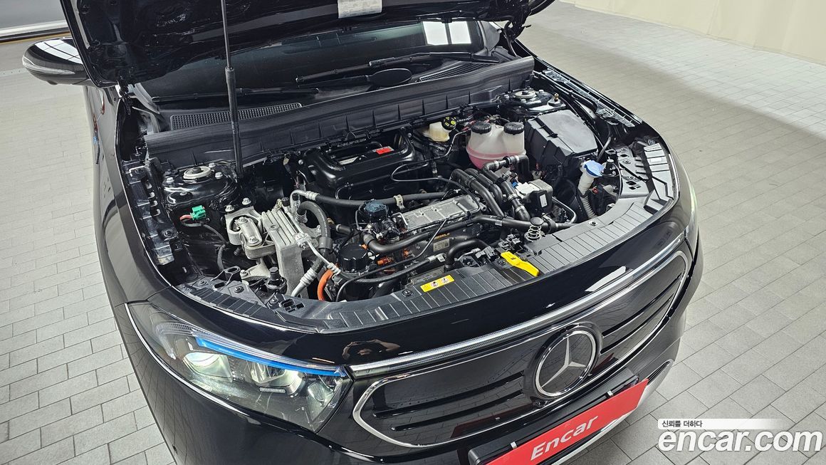 Mercedes-Benz EQB 2023