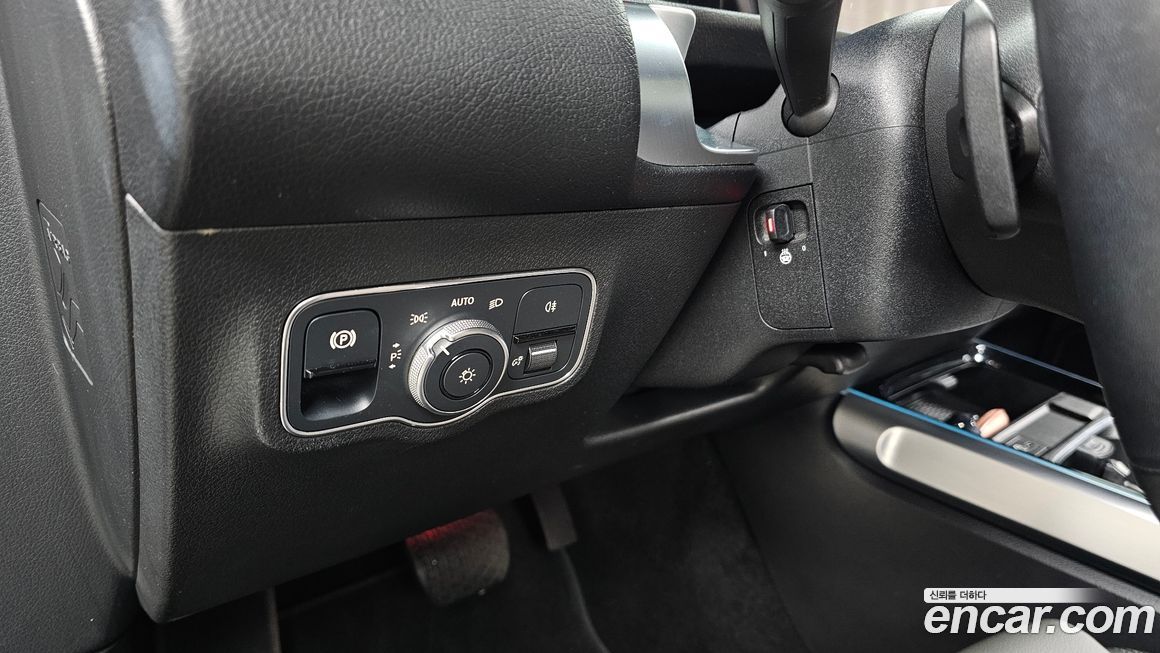 Mercedes-Benz EQB 2023