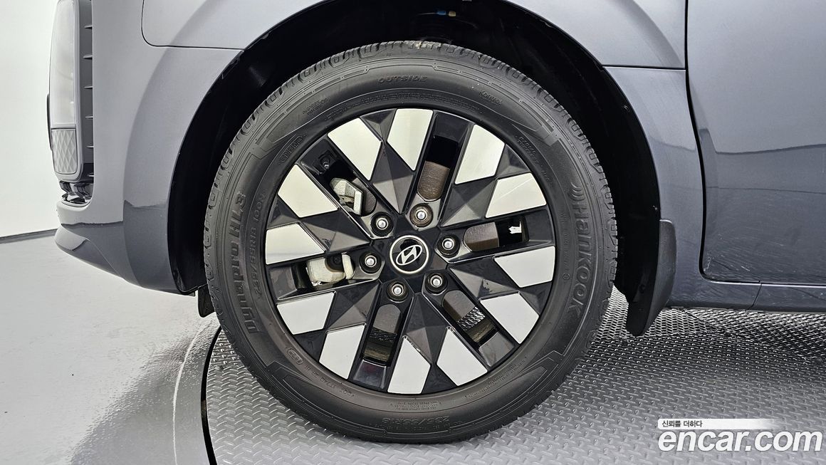 Hyundai Staria 2025