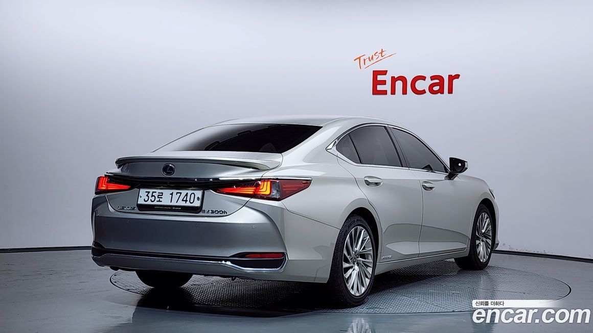 Lexus ES 2019