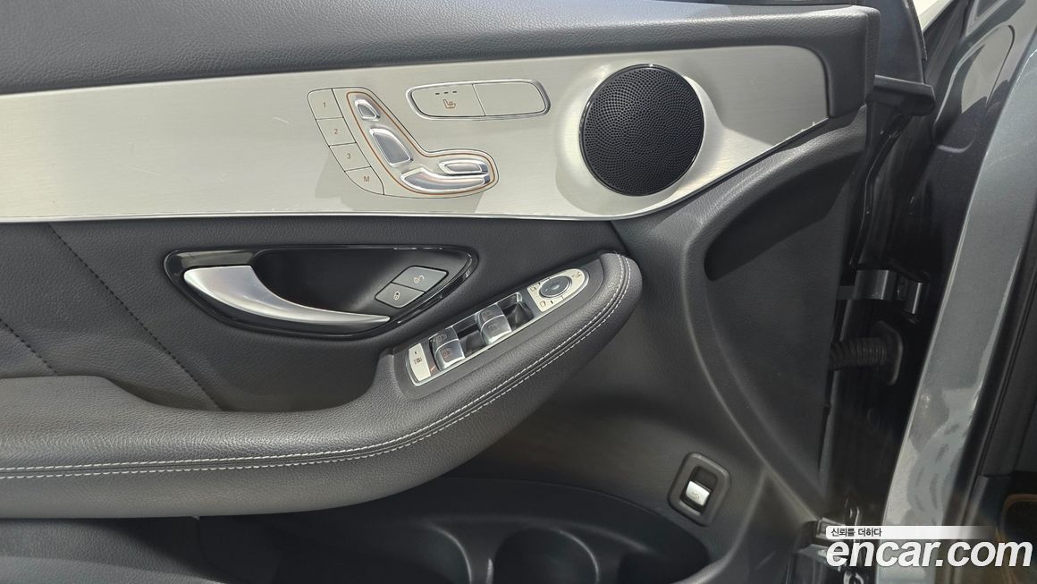 Mercedes-Benz GLC-Class 2021