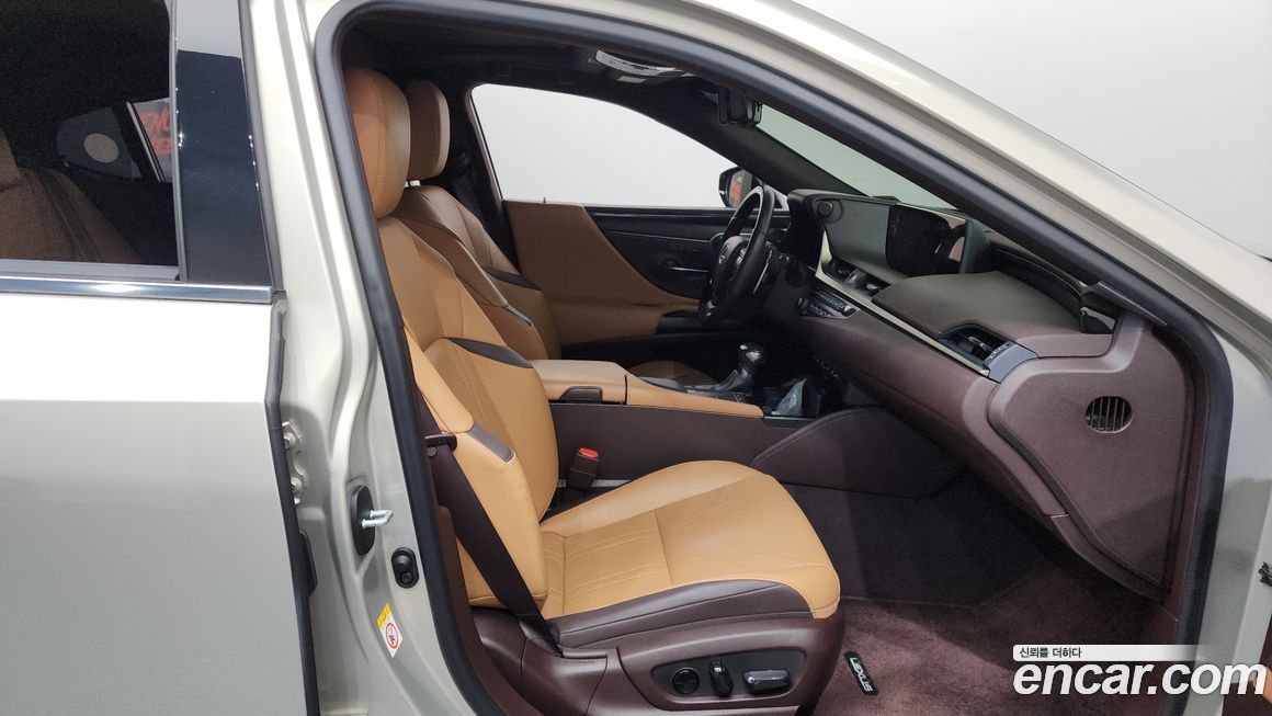 Lexus ES 2019